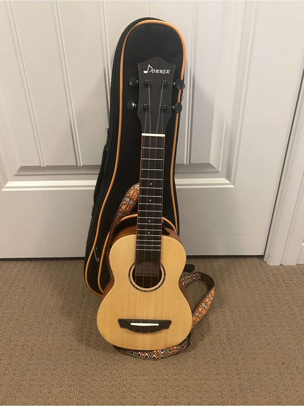 Donner Soprano Ukulele in Natural with Black Neck